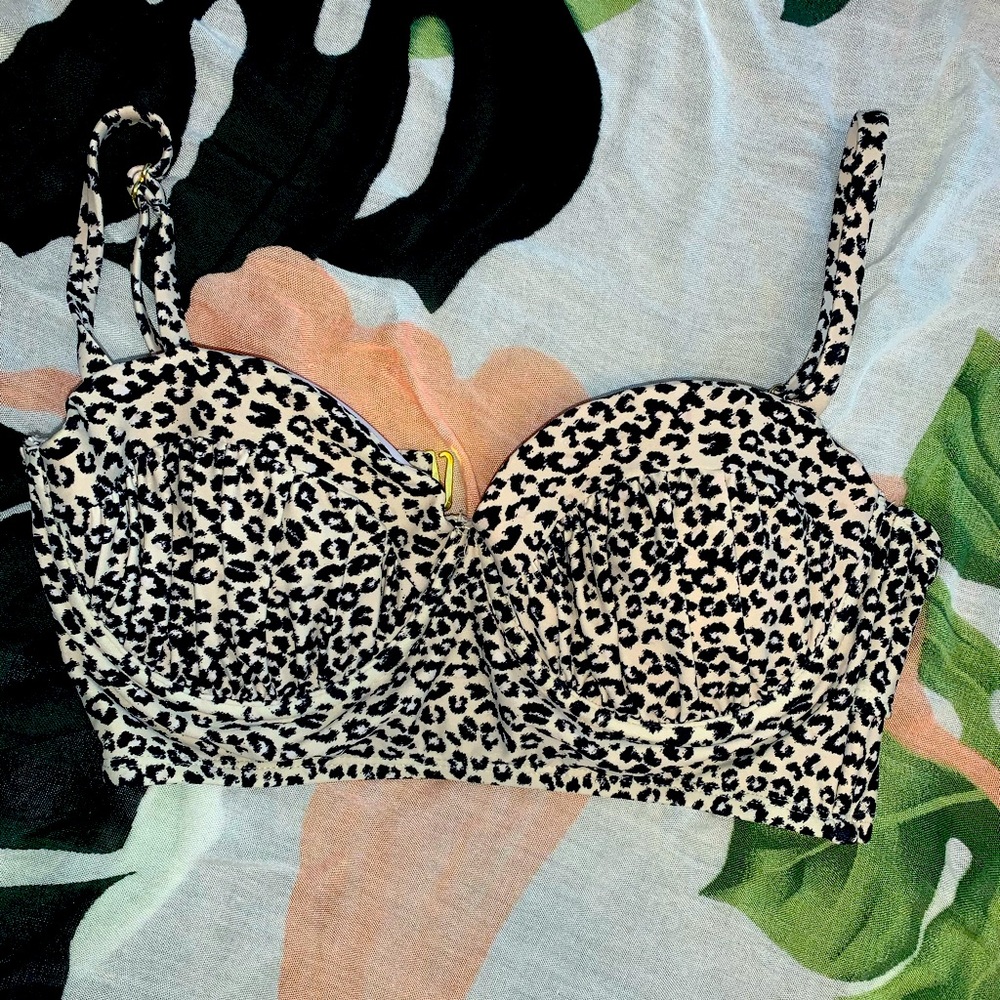 Xhilaration Leopard Print Bikini Top Size Medium
